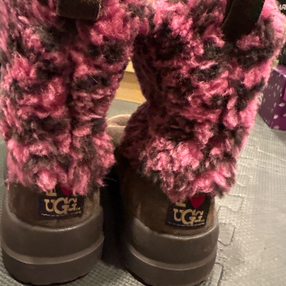 Uggs - image 2
